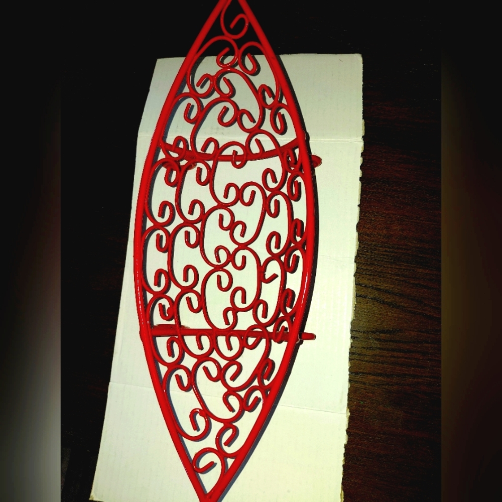 🛼Red Decorative Metal Scrollwork Stand - Picture 2 of 5